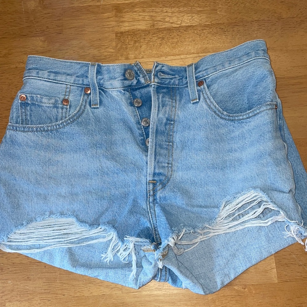 Levi 501 shorts. Size 28. Never worn